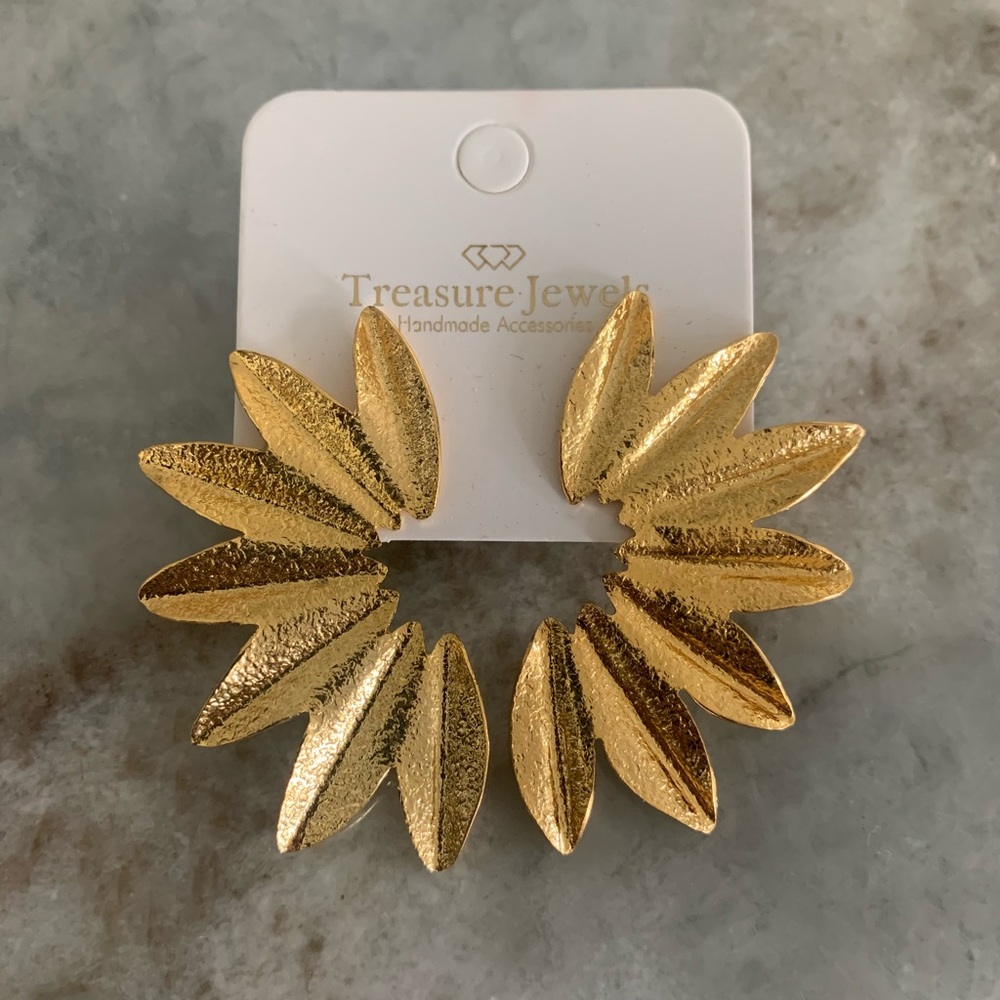 Gold statement earring